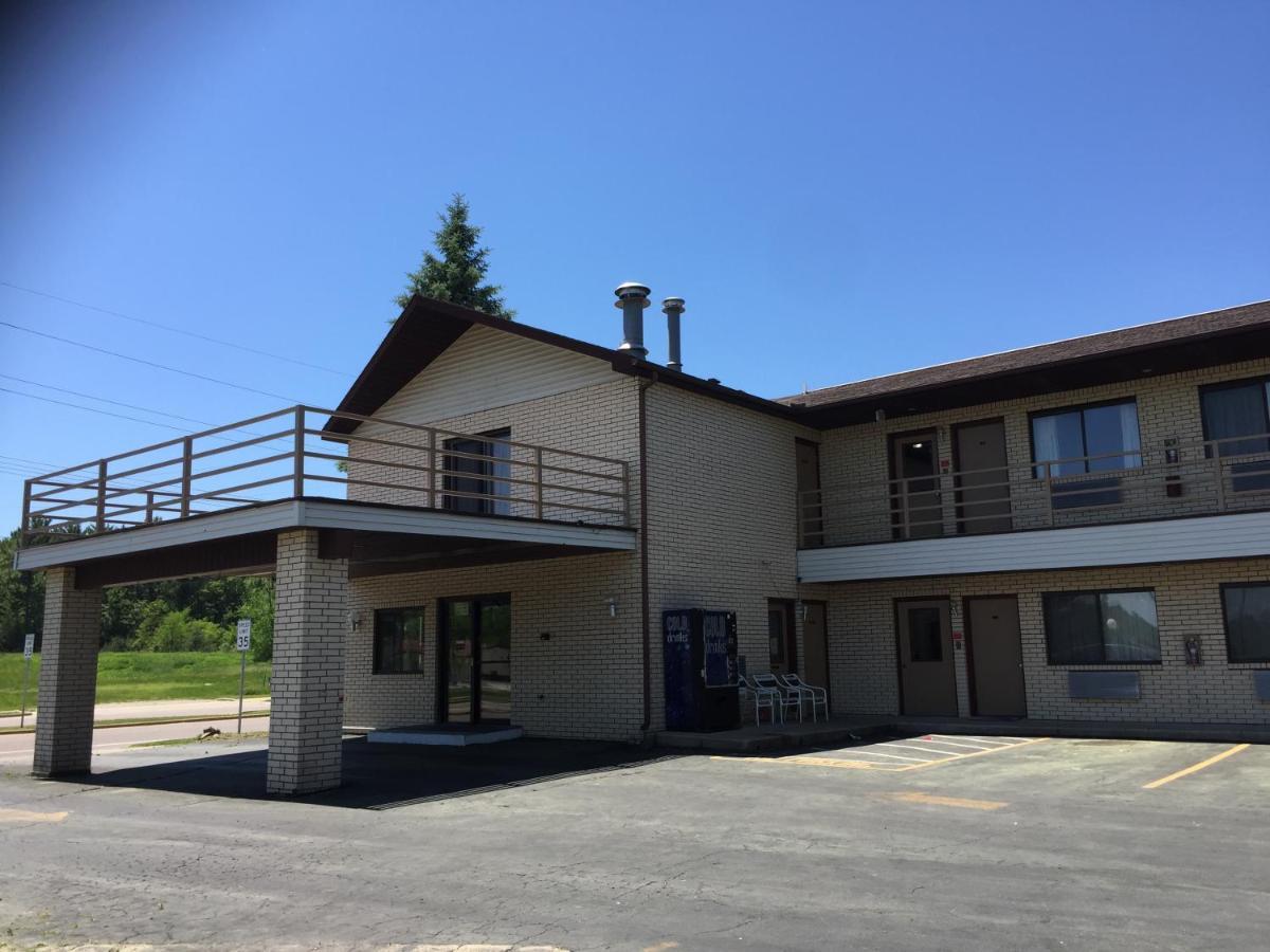 Malibu Inn Lake Delton Exteriör bild