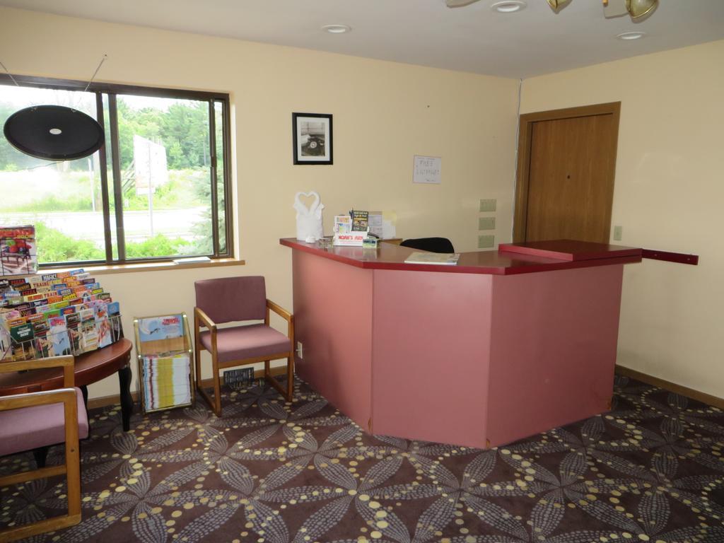 Malibu Inn Lake Delton Exteriör bild